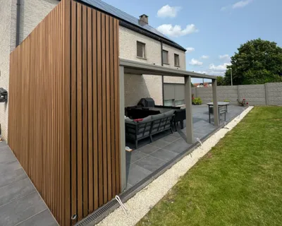 pare-vent latéral réalisé en bois