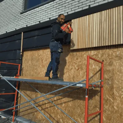 Façade moderne en bois avec bardage élégant